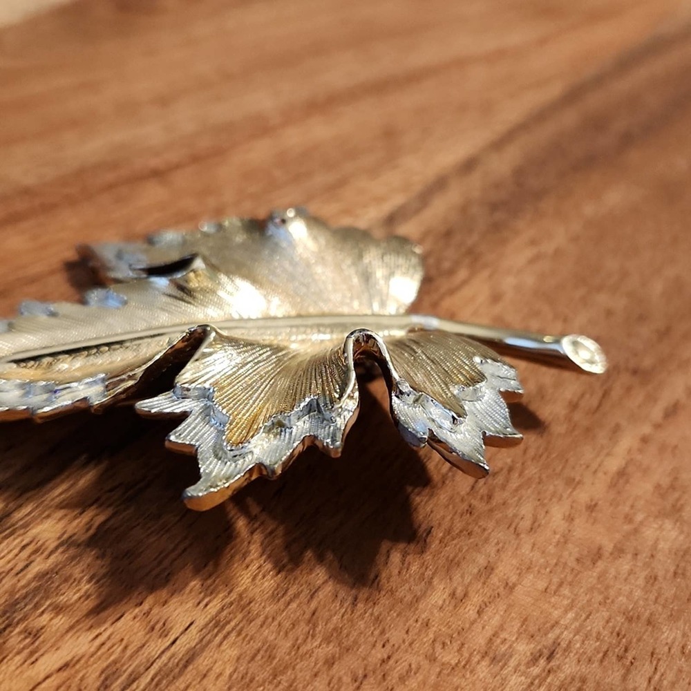 Vintage Signed Sarah Coventry Leaf Brooch - Picture 4 of 6